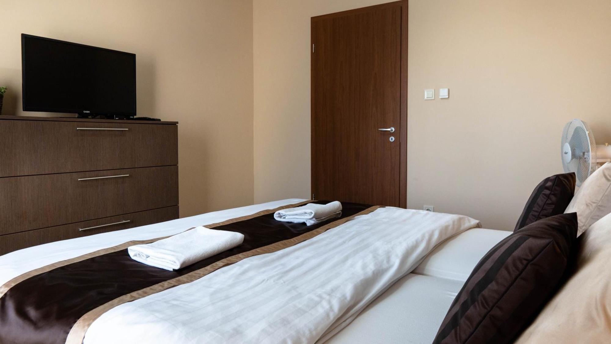 Family Apartman Epleny Ngoại thất bức ảnh